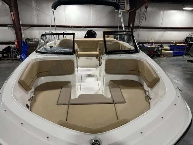 Slide: The Image of Bayliner VR5 Bowrider OB 2024 - 3