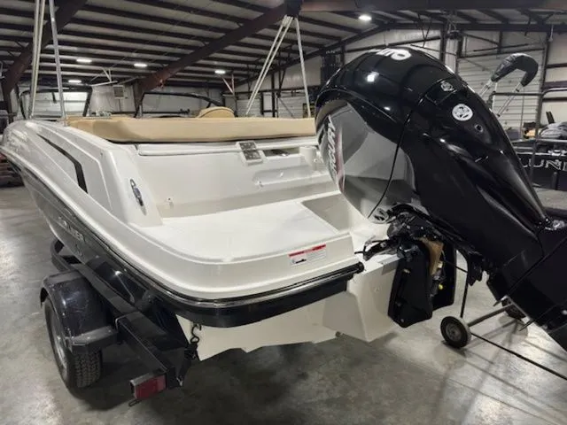 Slide: The Image of Bayliner VR5 Bowrider OB 2024 - 4