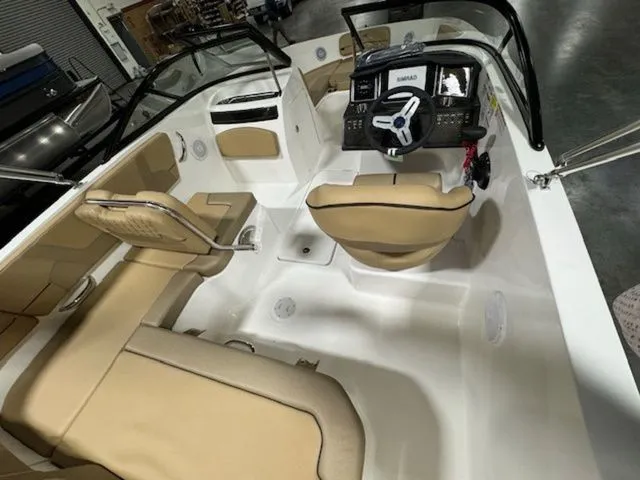 Slide: The Image of Bayliner VR5 Bowrider OB 2024 - 7