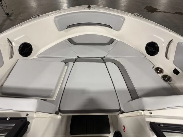 Slide: The Image of Bayliner V20 2026 - 11