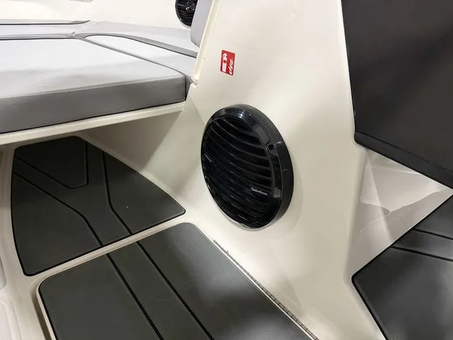 Slide: The Image of Bayliner V20 2026 - 13