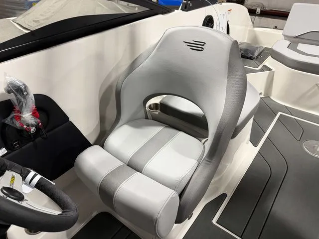 Slide: The Image of Bayliner V20 2026 - 14