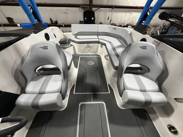 Slide: The Image of Bayliner V20 2026 - 15
