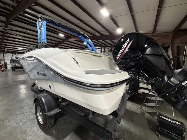 Slide: The Image of Bayliner V20 2026 - 19