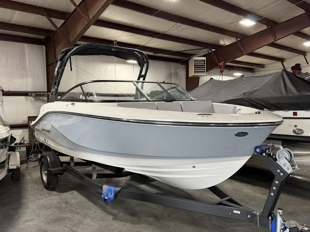 Slide: The Image of Bayliner V20 2026 - 2