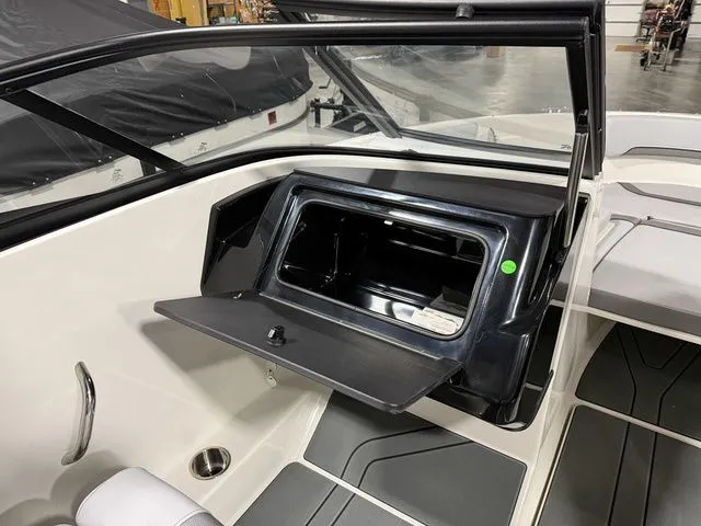 Slide: The Image of Bayliner V20 2026 - 6