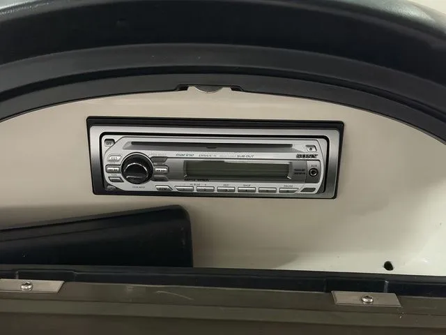 Slide: The Image of Sea Ray 205 Sport 2010 - 17