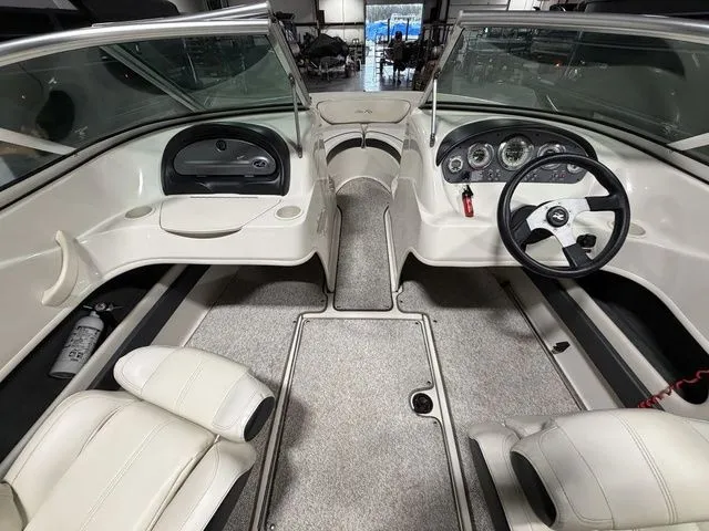 Slide: The Image of Sea Ray 205 Sport 2010 - 9