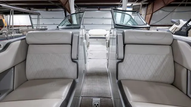 Slide: The Image of Crownline Boats E 255 2020 - 16