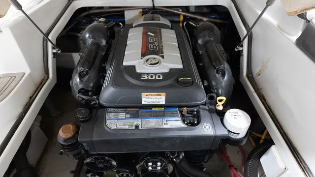 Slide: The Image of Crownline Boats E 255 2020 - 18
