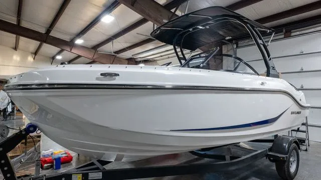 The Image of Bayliner D20 2025 - 1