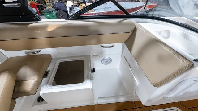 Slide: The Image of Bayliner D20 2025 - 14
