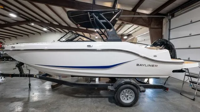 Slide: The Image of Bayliner D20 2025 - 29