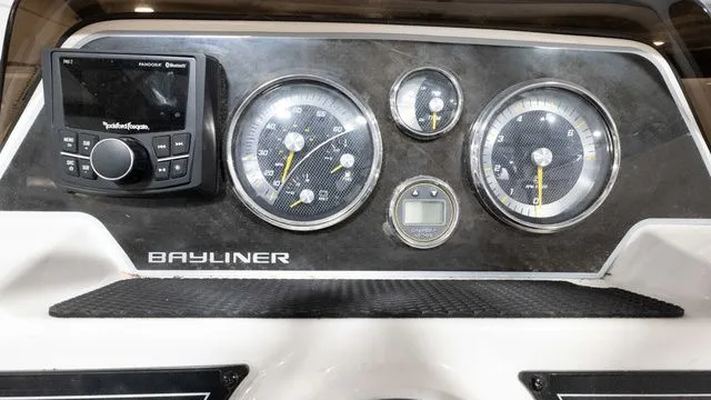Slide: The Image of Bayliner DX 2000 2023 - 15