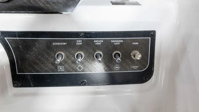 Slide: The Image of Bayliner DX 2000 2023 - 16
