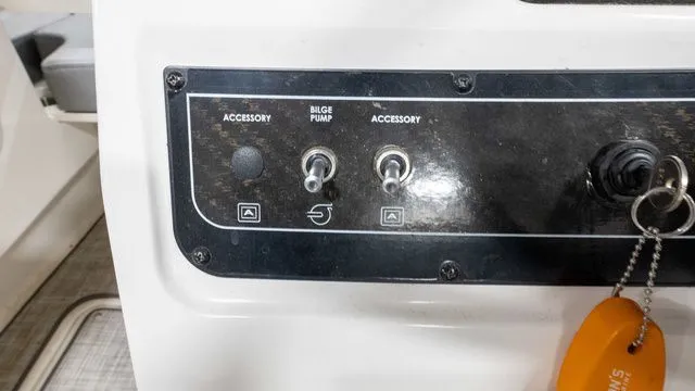 Slide: The Image of Bayliner DX 2000 2023 - 17