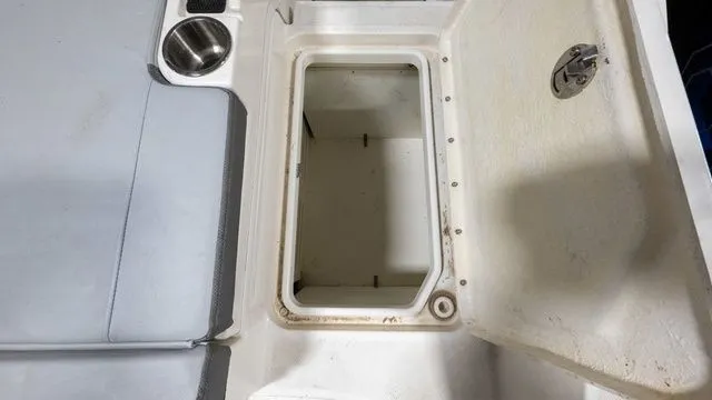 Slide: The Image of Bayliner DX 2000 2023 - 8