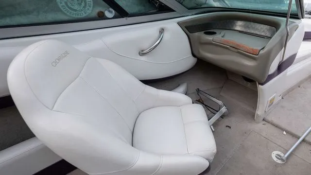Slide: The Image of Crownline Boats 202 BR 2000 - 11