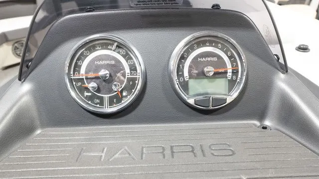 Slide: The Image of Harris Cruiser 230 CWDH 2025 - 11