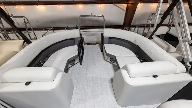 Slide: The Image of Harris Cruiser 230 CWDH 2025 - 13