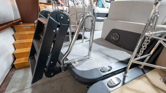 Slide: The Image of Harris Cruiser 230 CWDH 2025 - 14