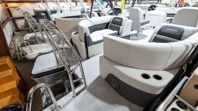 Slide: The Image of Harris Cruiser 230 CWDH 2025 - 15
