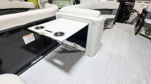 Slide: The Image of Harris Cruiser 230 CWDH 2025 - 16