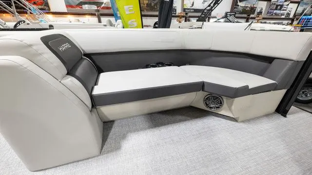 Slide: The Image of Harris Cruiser 230 CWDH 2025 - 3
