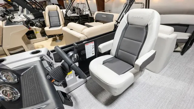 Slide: The Image of Harris Cruiser 230 CWDH 2025 - 7