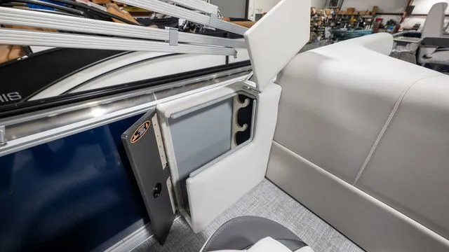Slide: The Image of Harris Cruiser 230 FC 2026 - 14