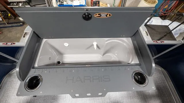 Slide: The Image of Harris Cruiser 230 FC 2026 - 17