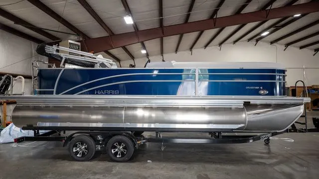 Slide: The Image of Harris Cruiser 230 FC 2026 - 4