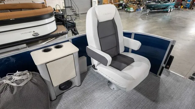 Slide: The Image of Harris Cruiser 230 FC 2026 - 6