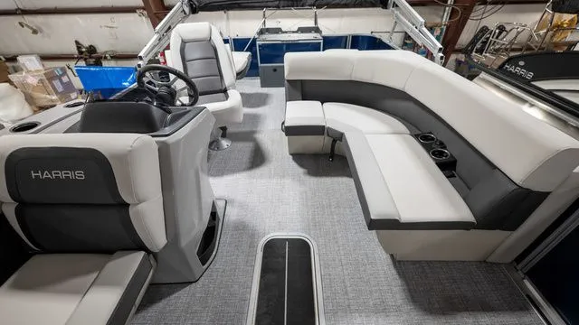 Slide: The Image of Harris Cruiser 230 FC 2026 - 8