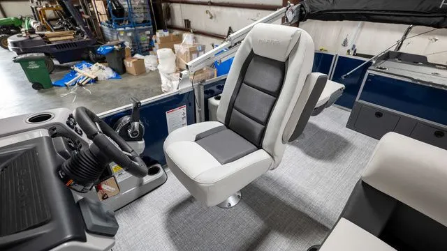 Slide: The Image of Harris Cruiser 230 FC 2026 - 9