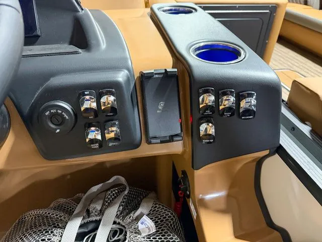 Slide: The Image of Harris Cruiser 250 SLDH 2026 - 7