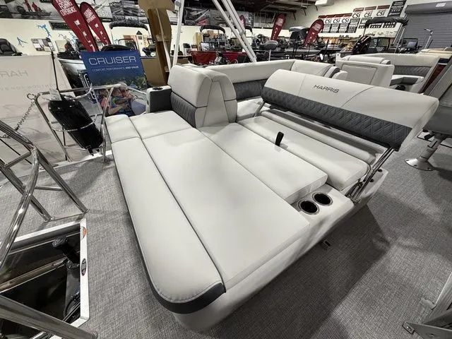 Slide: The Image of Harris Cruiser 230 SL 2026 - 16