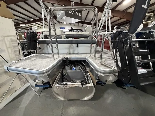 Slide: The Image of Harris Cruiser 230 SL 2026 - 19
