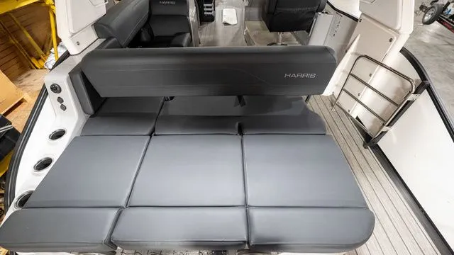 Slide: The Image of Harris Grand Mariner 250 SLEC 2026 - 23