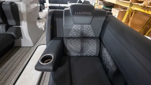 Slide: The Image of Harris Grand Mariner 250 SLEC 2026 - 8