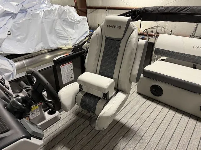 Slide: The Image of Harris Cruiser 250 SL 2026 - 16