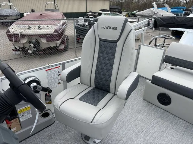 Slide: The Image of Harris Cruiser 210 SL 2026 - 10
