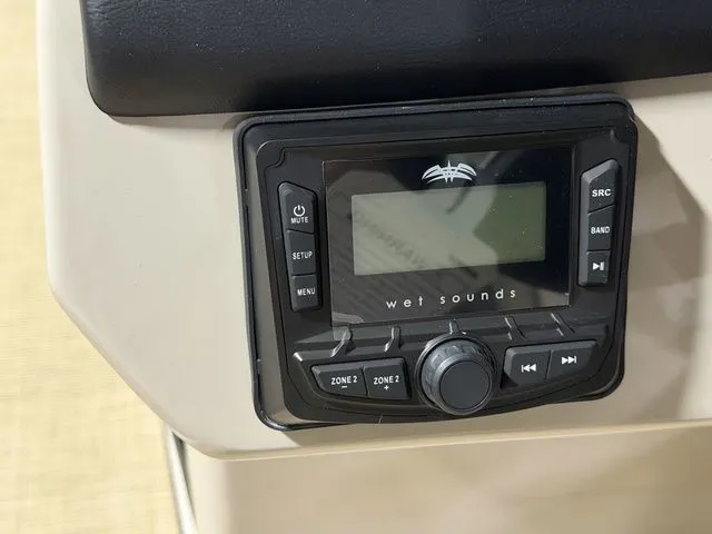 Slide: The Image of Harris Cruiser 230 SL 2026 - 12