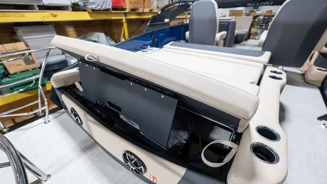 Slide: The Image of Harris SUNLINER 230 SLDH 2026 - 13