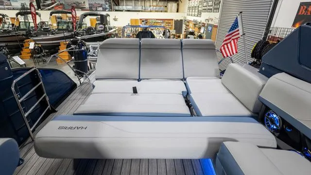 Slide: The Image of Harris Grand Mariner 250 SL 2026 - 23