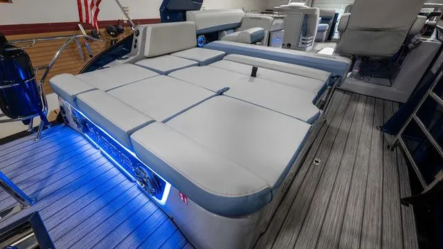 Slide: The Image of Harris Grand Mariner 250 SL 2026 - 24