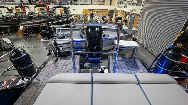 Slide: The Image of Harris Grand Mariner 250 SL 2026 - 27