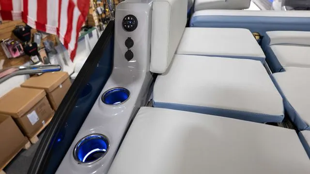 Slide: The Image of Harris Grand Mariner 250 SL 2026 - 28