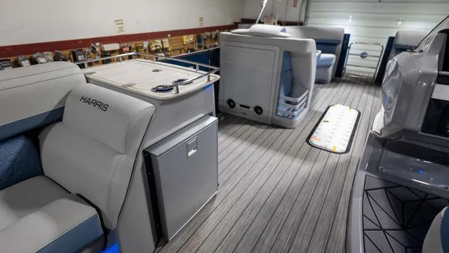Slide: The Image of Harris Grand Mariner 250 SL 2026 - 29