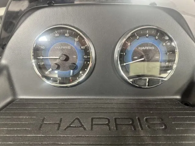 Slide: The Image of Harris Cruiser 230 SLDH 2026 - 12